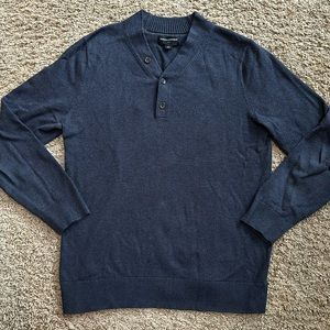 Banana republic men’s medium 100% cotton Henley sweater in navy.